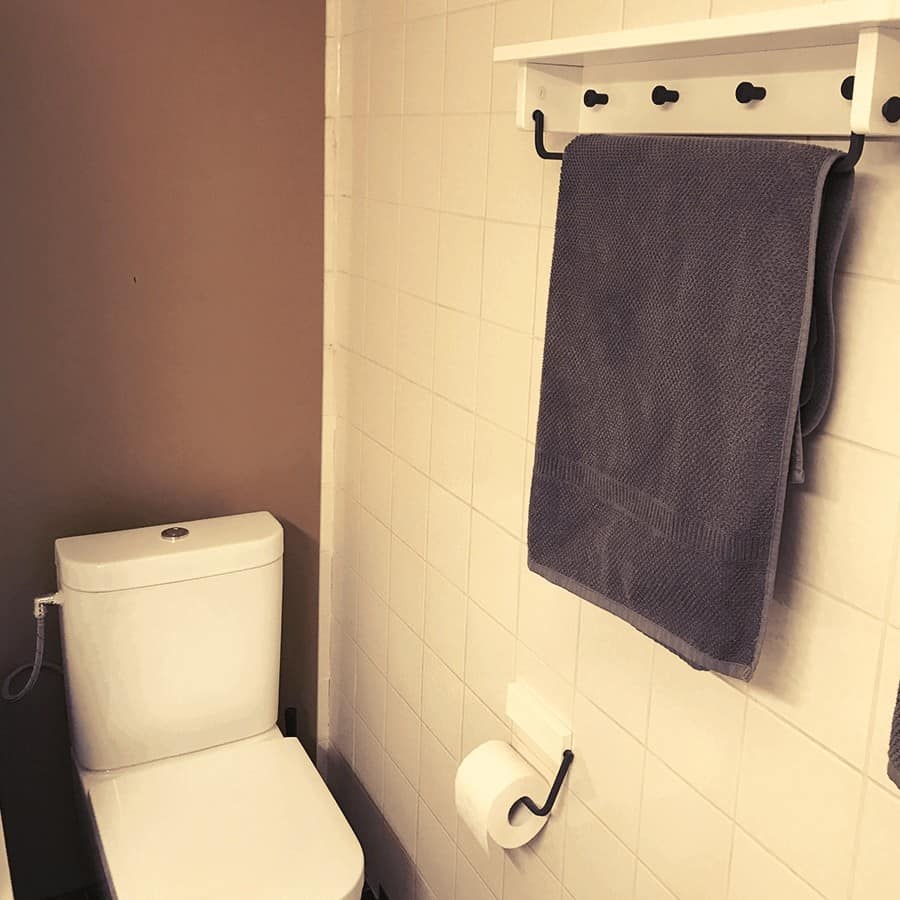 WC und Handtuchhalter